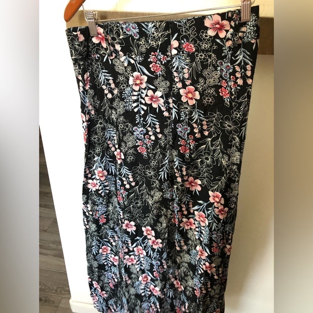 Caroline Morgan|Floral column maxi skirt, Dark Florals••90’s style, SUMMER ready - Picture 6 of 11